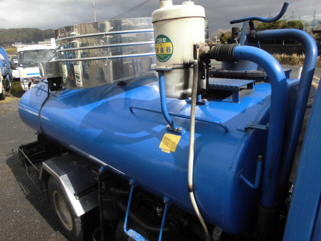 いすゞエルフバキュームカー小型（2t・3t）[写真10]