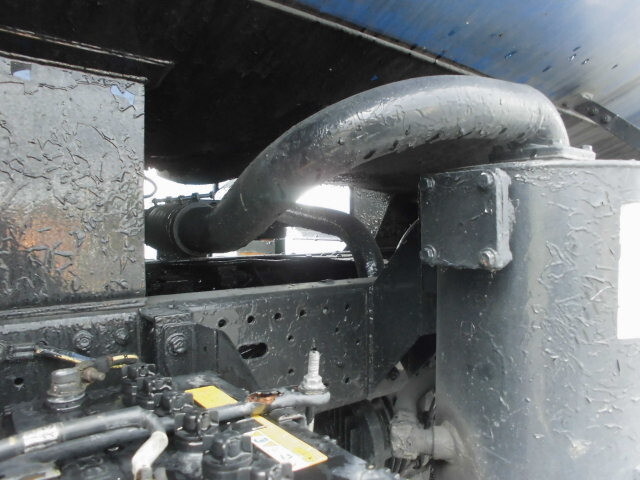 いすゞエルフバキュームカー小型（2t・3t）[写真13]