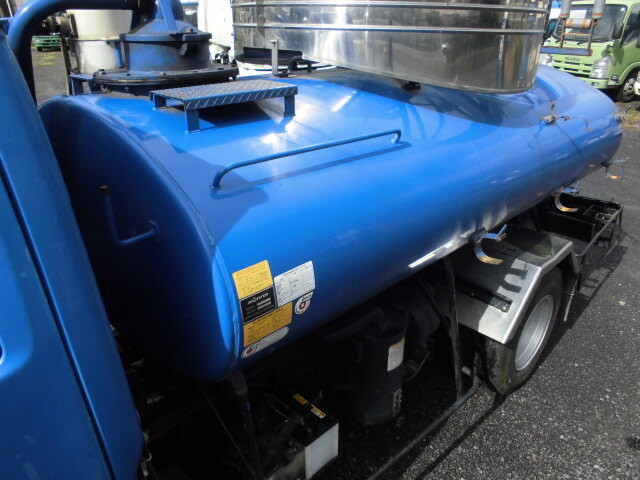 いすゞエルフバキュームカー小型（2t・3t）[写真09]