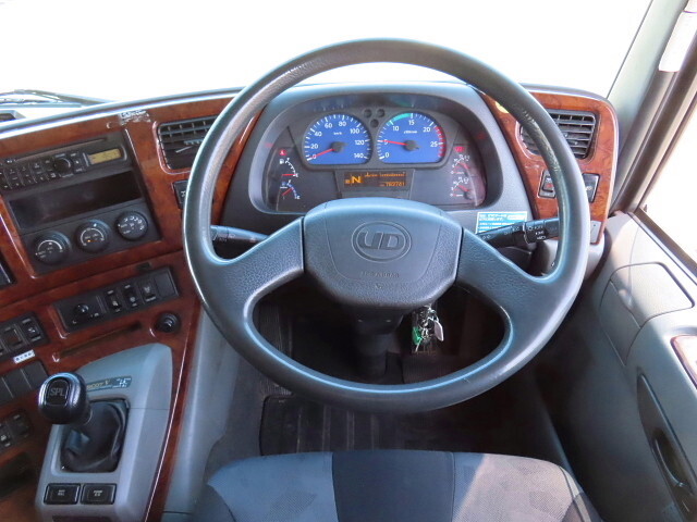 UDトラックスクオンアルミウイング大型（10t）[写真23]