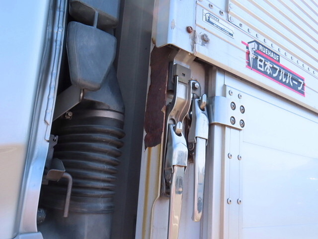 UDトラックスクオンアルミウイング大型（10t）[写真30]