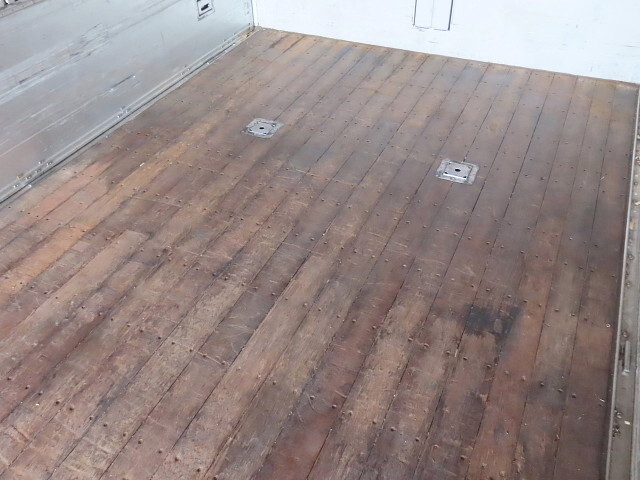 UDトラックスクオンアルミウイング大型（10t）[写真36]