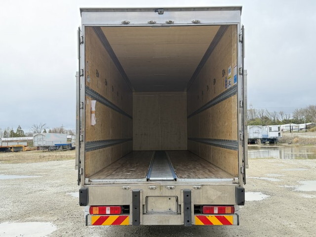 日野プロフィアアルミバン大型（10t）[写真10]