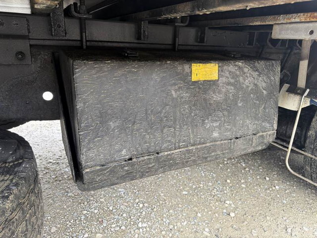 日野プロフィアアルミバン大型（10t）[写真28]