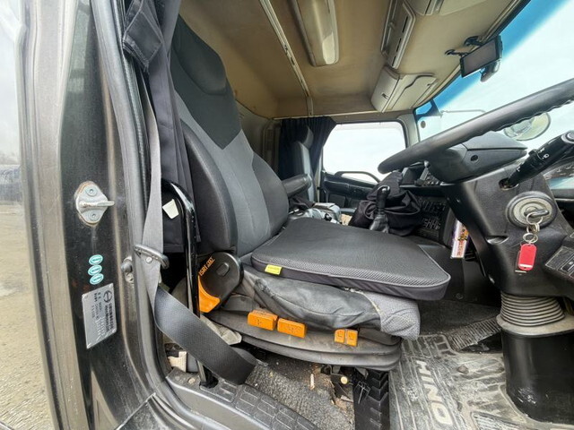 日野プロフィアアルミバン大型（10t）[写真30]