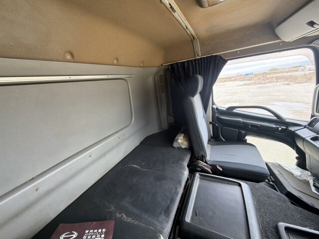 日野プロフィアアルミバン大型（10t）[写真38]