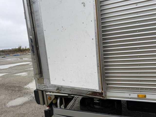 日野プロフィアアルミバン大型（10t）[写真08]