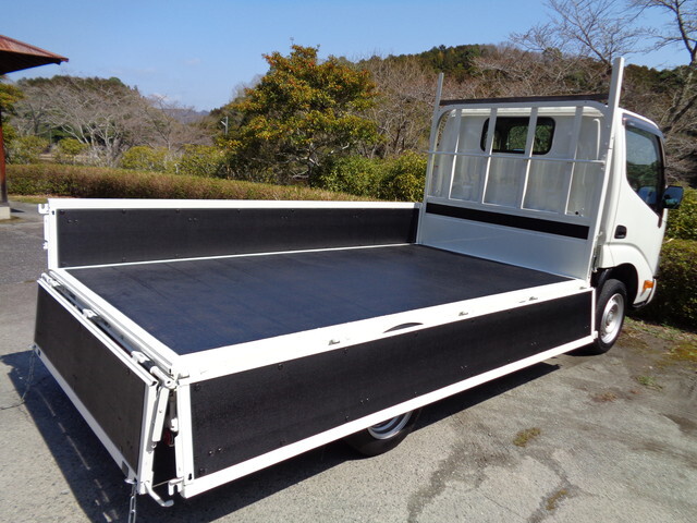 トヨタトヨエース平ボディ小型（2t・3t）[写真10]