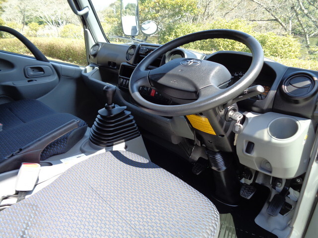 トヨタトヨエース平ボディ小型（2t・3t）[写真30]