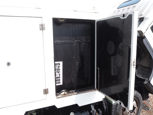 三菱ふそうキャンター高圧洗浄車小型（2t・3t）[写真13]