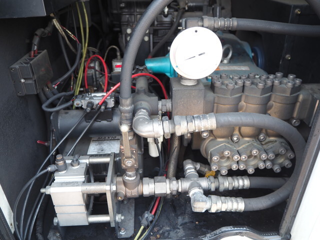 三菱ふそうキャンター高圧洗浄車小型（2t・3t）[写真27]