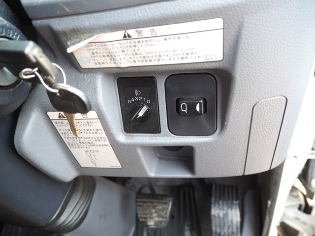 三菱ふそうキャンター高圧洗浄車小型（2t・3t）[写真39]