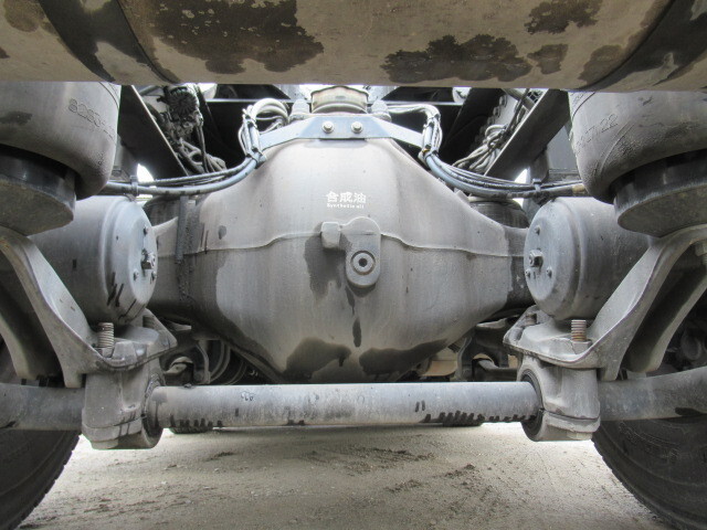 UDトラックスクオントレーラーヘッド（トラクターヘッド）大型（10t）[写真10]