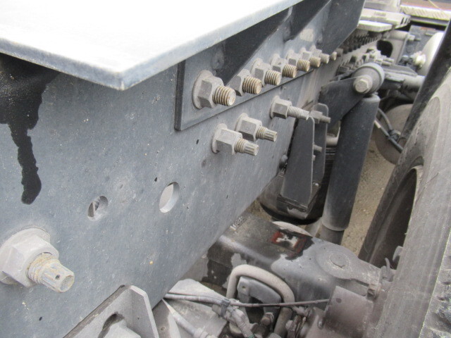 UDトラックスクオントレーラーヘッド（トラクターヘッド）大型（10t）[写真14]