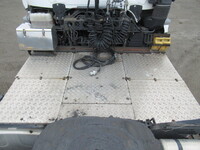 UDトラックスクオントレーラーヘッド（トラクターヘッド）大型（10t）[写真18]