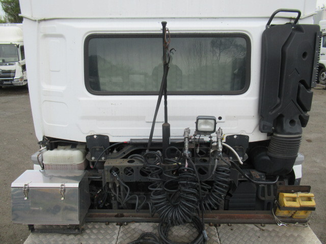 UDトラックスクオントレーラーヘッド（トラクターヘッド）大型（10t）[写真18]