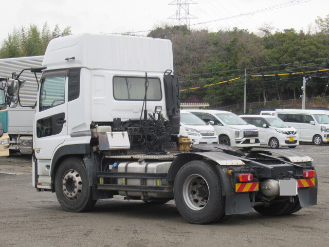 UDトラックスクオントレーラーヘッド（トラクターヘッド）大型（10t）[写真02]