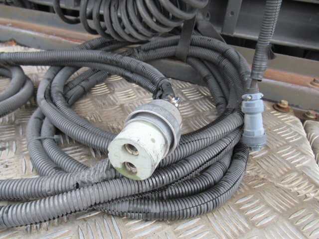 UDトラックスクオントレーラーヘッド（トラクターヘッド）大型（10t）[写真20]