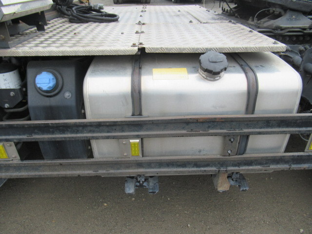 UDトラックスクオントレーラーヘッド（トラクターヘッド）大型（10t）[写真21]