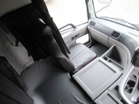 UDトラックスクオントレーラーヘッド（トラクターヘッド）大型（10t）[写真27]