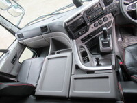 UDトラックスクオントレーラーヘッド（トラクターヘッド）大型（10t）[写真28]