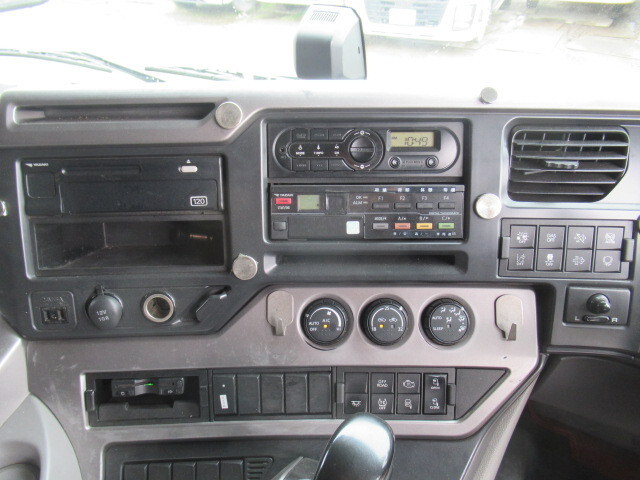 UDトラックスクオントレーラーヘッド（トラクターヘッド）大型（10t）[写真30]