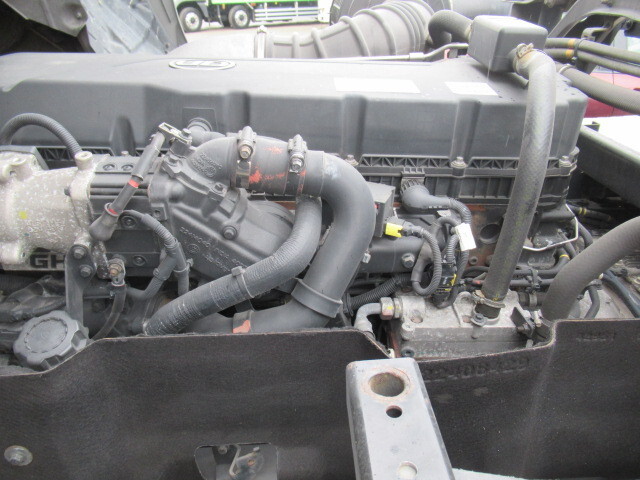 UDトラックスクオントレーラーヘッド（トラクターヘッド）大型（10t）[写真35]