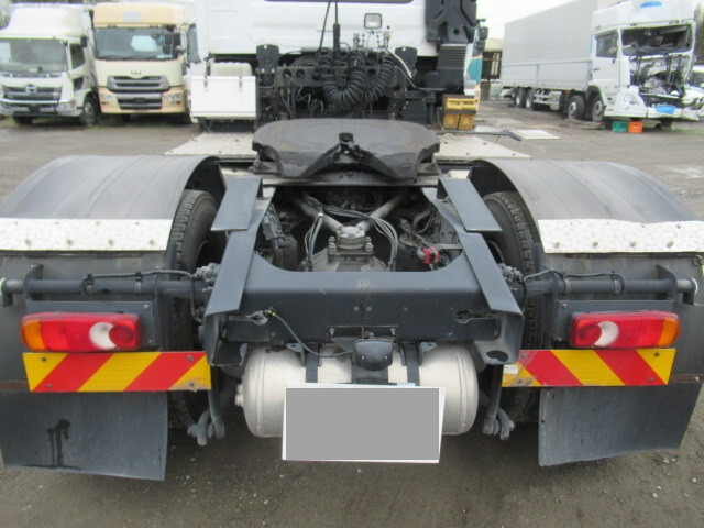 UDトラックスクオントレーラーヘッド（トラクターヘッド）大型（10t）[写真05]