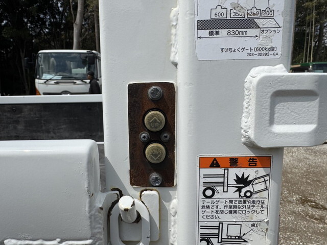 いすゞエルフ平ボディ小型（2t・3t）[写真15]