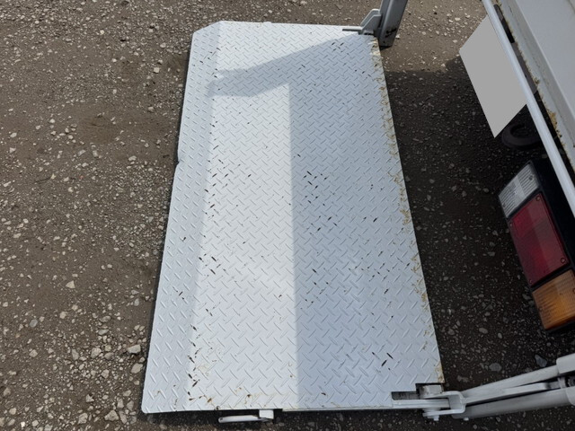 いすゞエルフ平ボディ小型（2t・3t）[写真09]