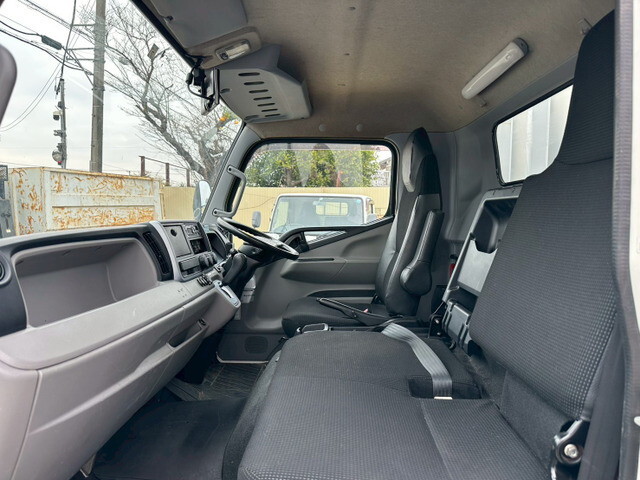 三菱ふそうキャンターアルミウイング小型（2t・3t）[写真10]