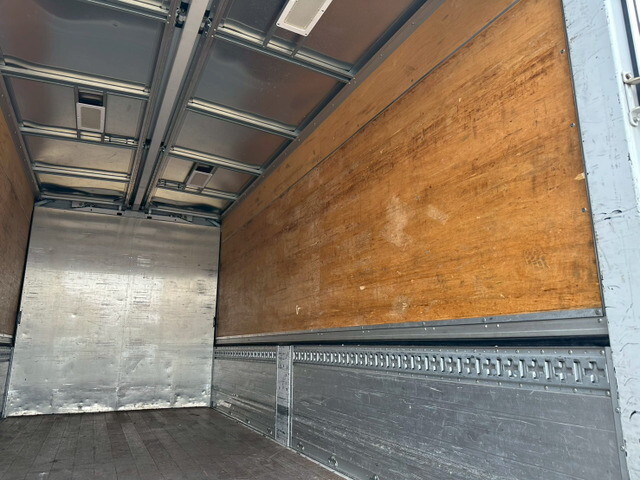 三菱ふそうキャンターアルミウイング小型（2t・3t）[写真13]