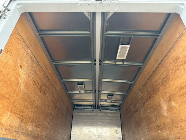 三菱ふそうキャンターアルミウイング小型（2t・3t）[写真14]