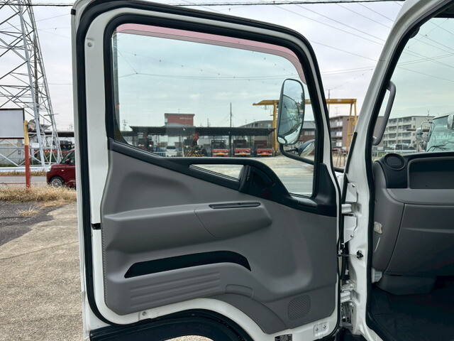 三菱ふそうキャンターアルミウイング小型（2t・3t）[写真16]