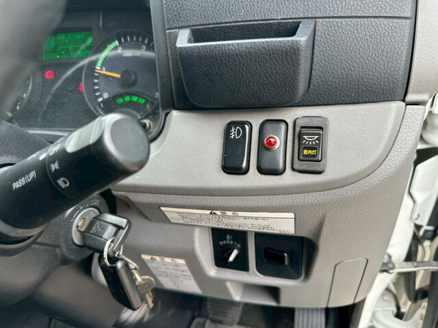 三菱ふそうキャンターアルミウイング小型（2t・3t）[写真26]