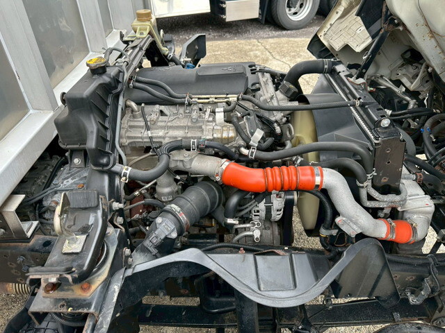 三菱ふそうキャンターアルミウイング小型（2t・3t）[写真30]