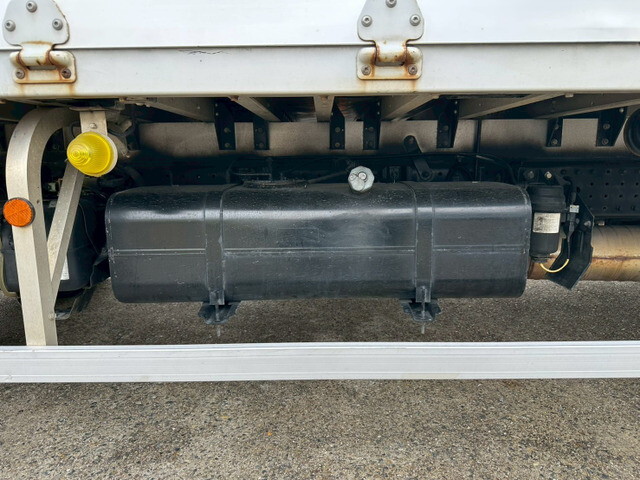 三菱ふそうキャンターアルミウイング小型（2t・3t）[写真33]