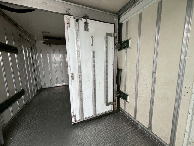 日野デュトロ冷凍車（冷蔵車）小型（2t・3t）[写真11]