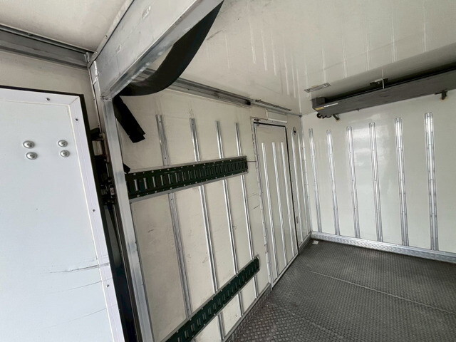 日野デュトロ冷凍車（冷蔵車）小型（2t・3t）[写真13]