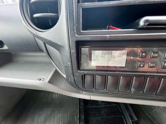 日野デュトロ冷凍車（冷蔵車）小型（2t・3t）[写真24]