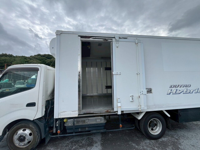 日野デュトロ冷凍車（冷蔵車）小型（2t・3t）[写真05]