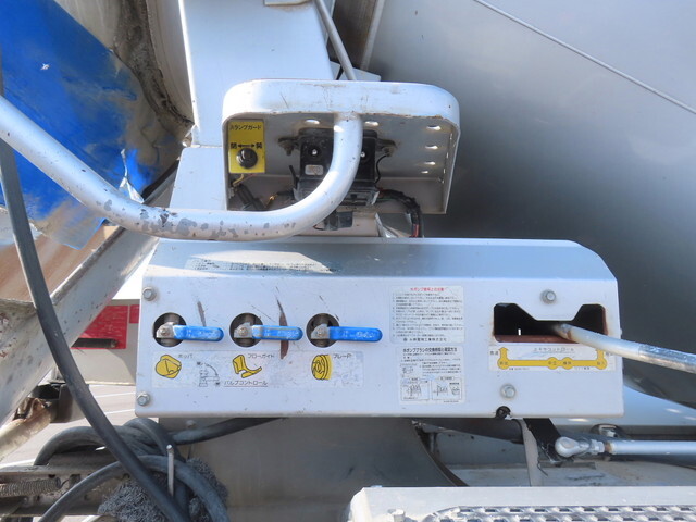 いすゞギガミキサー車（コンクリートミキサー）大型（10t）[写真31]