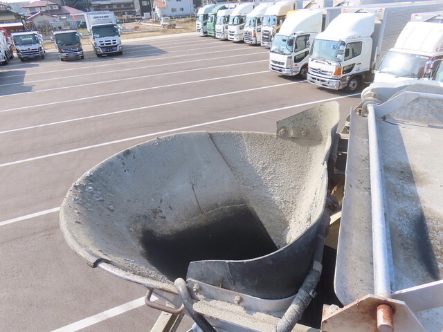 いすゞギガミキサー車（コンクリートミキサー）大型（10t）[写真33]