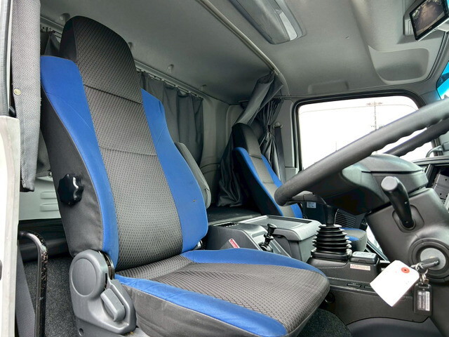 いすゞギガアルミウイング大型（10t）[写真13]