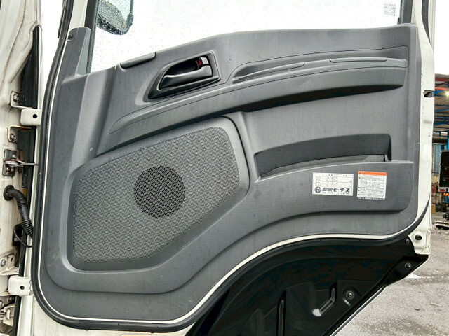 いすゞギガアルミウイング大型（10t）[写真16]