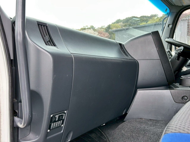 いすゞギガアルミウイング大型（10t）[写真20]