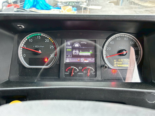 いすゞギガアルミウイング大型（10t）[写真23]