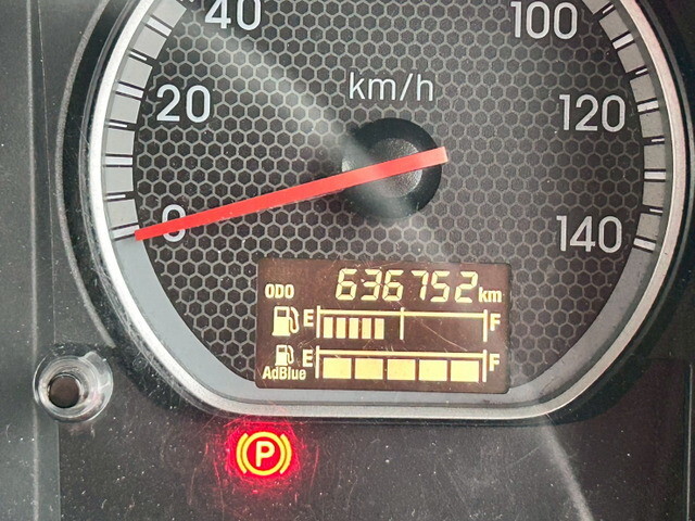 いすゞギガアルミウイング大型（10t）[写真24]