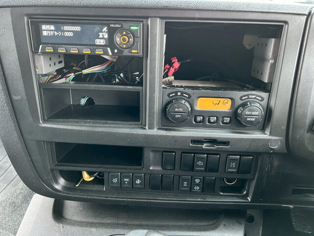 いすゞギガアルミウイング大型（10t）[写真25]