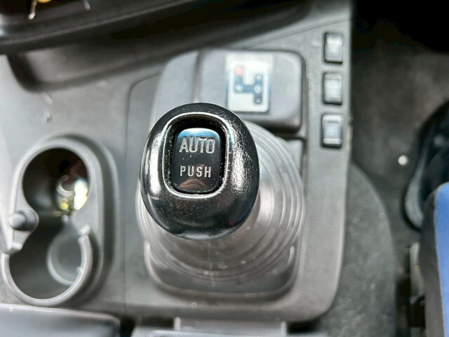 いすゞギガアルミウイング大型（10t）[写真26]